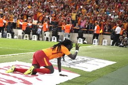 欧冠前瞻那不勒斯VS法兰克福，那不勒斯阵容大变动。，那不勒斯vs佛罗伦萨直播