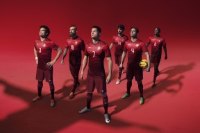 国家队在友谊赛中检验多套阵容以应对复杂赛程，国家队友谊赛直播