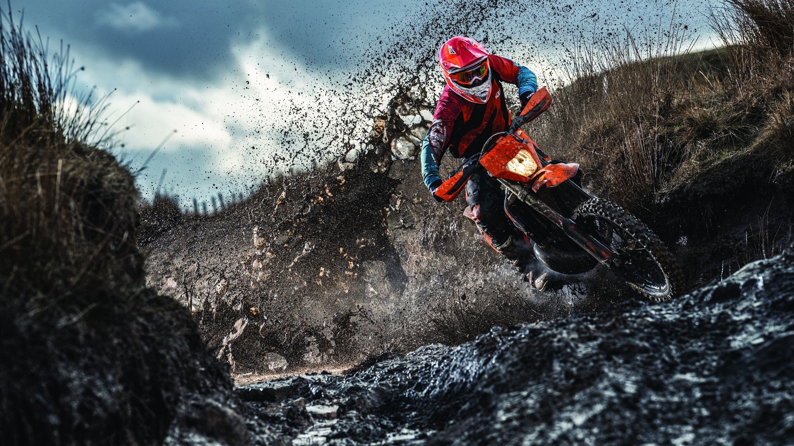 开云体育官方-俊男美女足球：运动员的时尚与生活，足球美男子