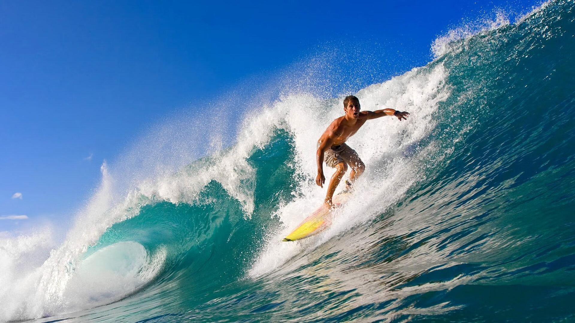 C罗赛后在球场中央独自默哀致敬传奇，c罗出战