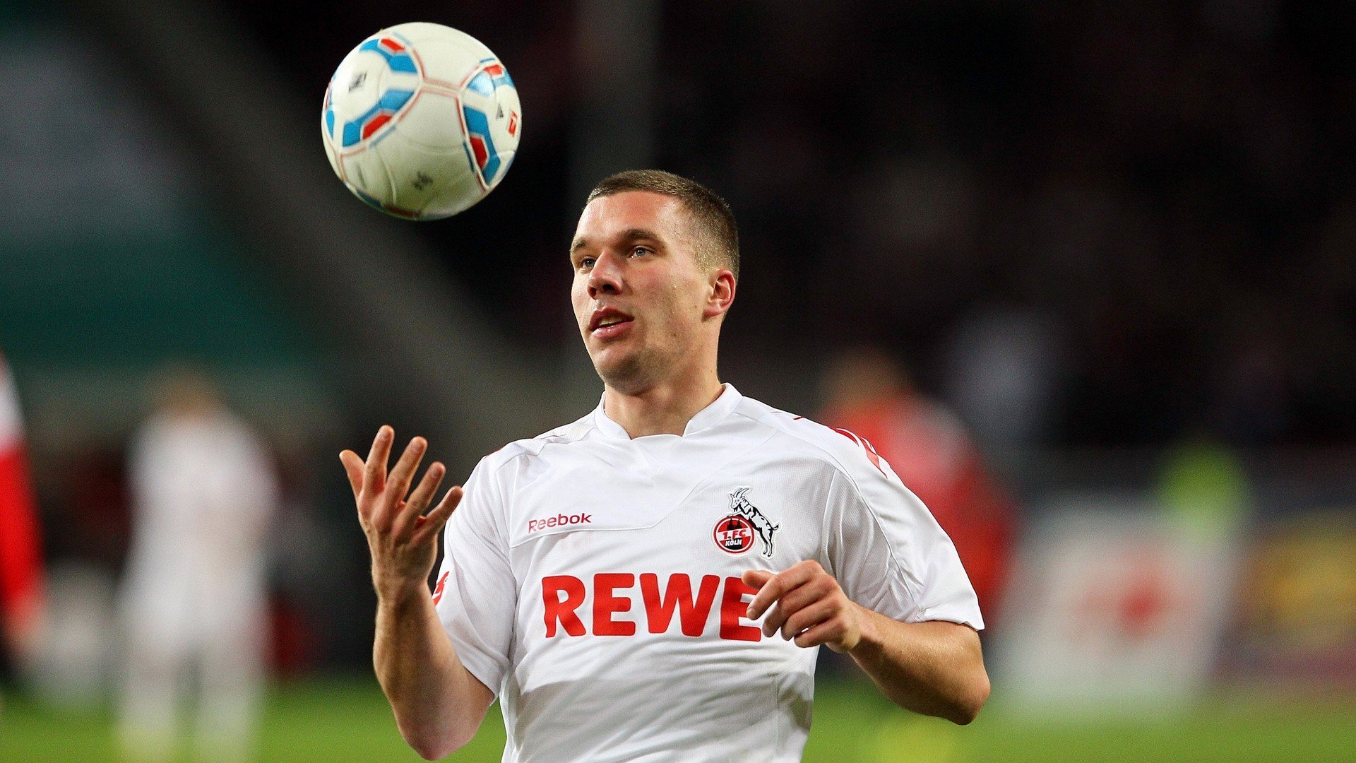 体育新闻中心裁判视角透析，体育新闻赛事